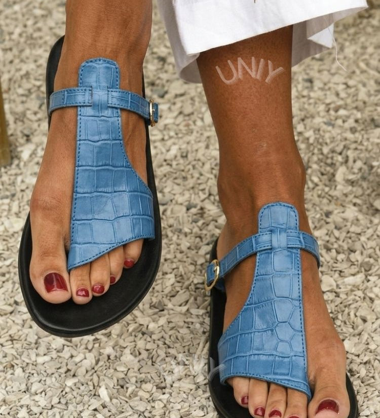 Sandalias de Dedo Efecto Cocodrilo con Tira y Hebilla en el Empeine