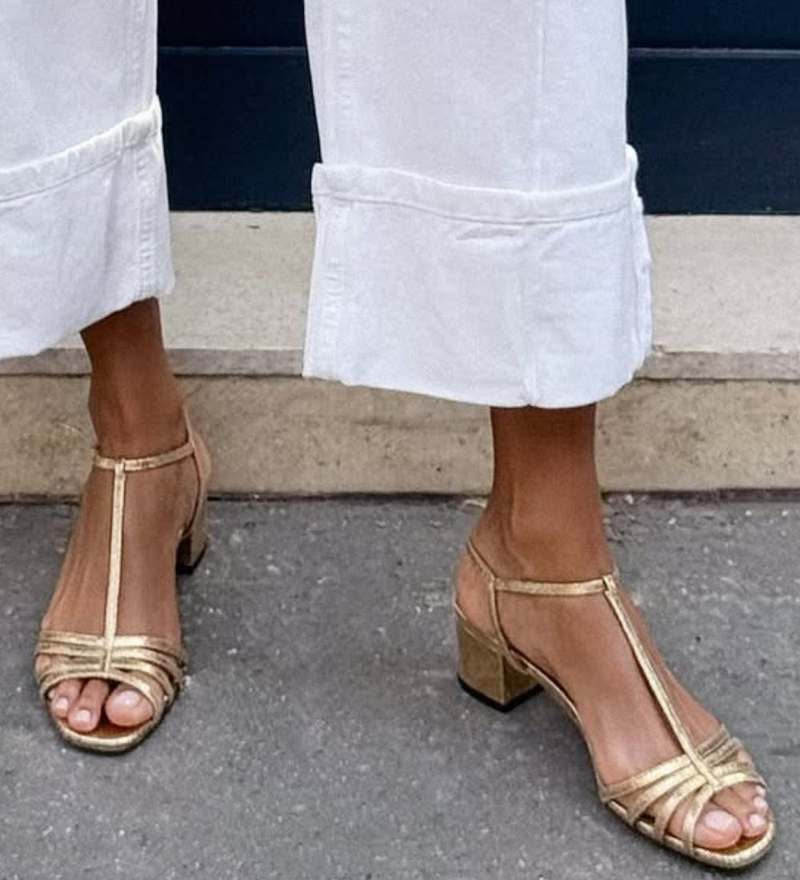 Sandalias Metalizadas con Hebilla, Tira en T y Tacón de Bloque