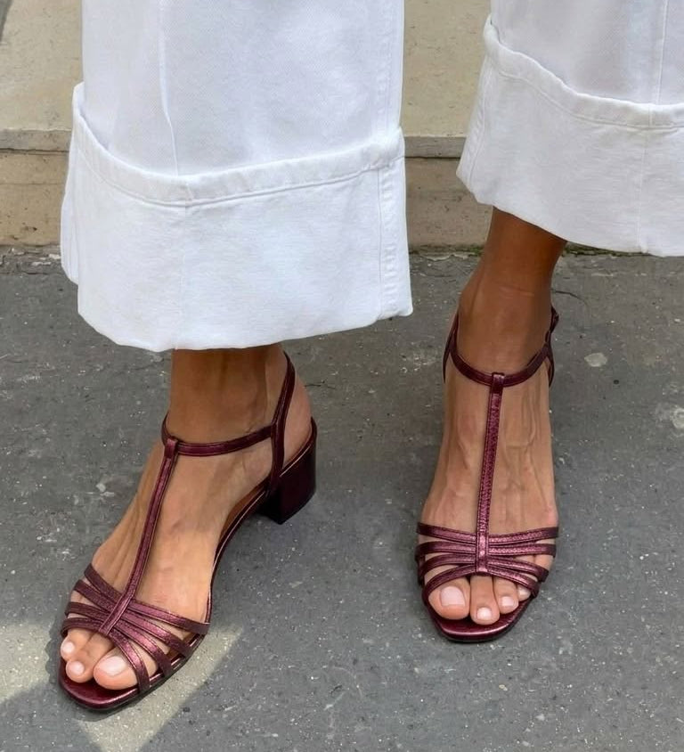 Sandalias Metalizadas con Hebilla, Tira en T y Tacón de Bloque
