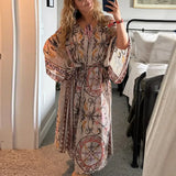 Vivienne | Vestido Maxi Estampado con Escote en V y Mangas Murciélago