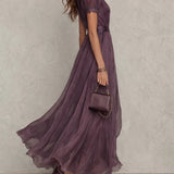 Flavia | Vestido Largo Morado con Escote de Ojo de Cerradura y Ribete de Encaje en Chifón