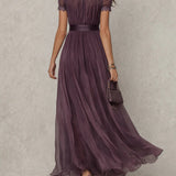 Flavia | Vestido Largo Morado con Escote de Ojo de Cerradura y Ribete de Encaje en Chifón
