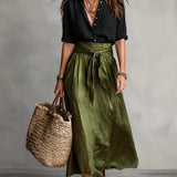 Rocío | Conjunto de Dos Piezas: Top Negro y Falda Midi Verde Oliva