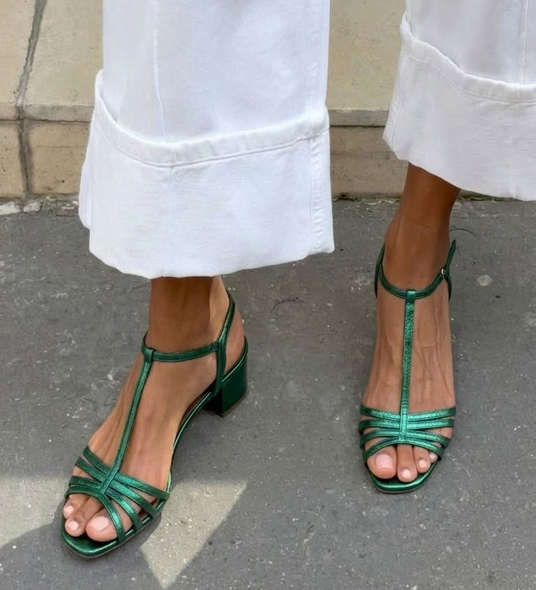 Sandalias Metalizadas con Hebilla, Tira en T y Tacón de Bloque