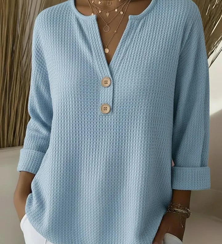 Lucía | Camiseta Henley Gofrada con Botones